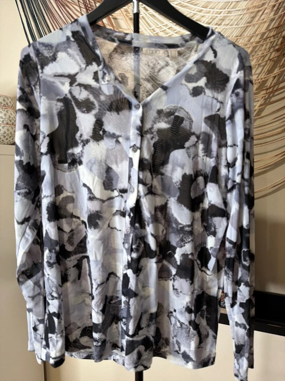 3 for $9 Logo black gray white sheer top EUC. 3149.